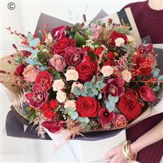 Extra Large Majestic Classic Festive Bouquet